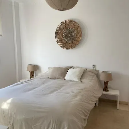 Encantadora Familiar En Estepona